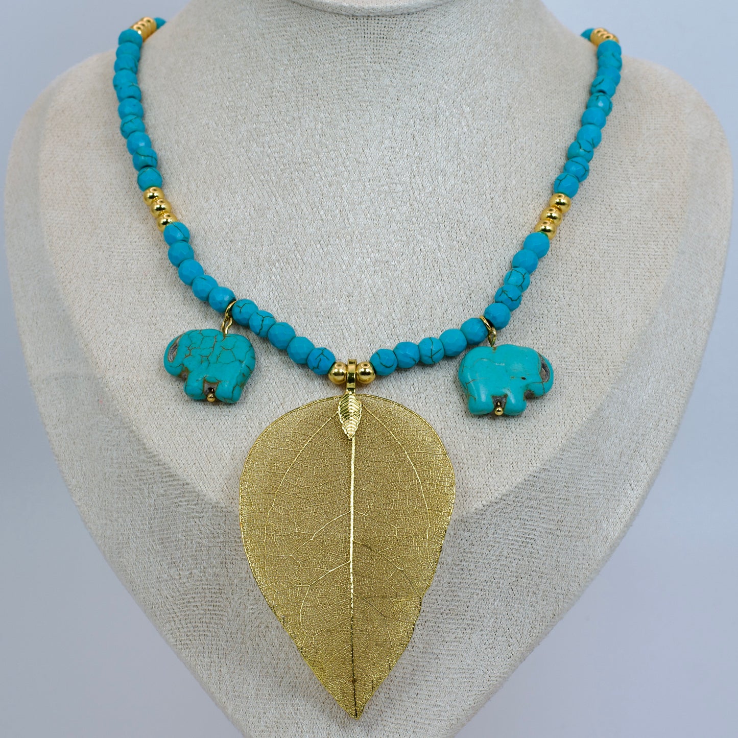 Collar Atila