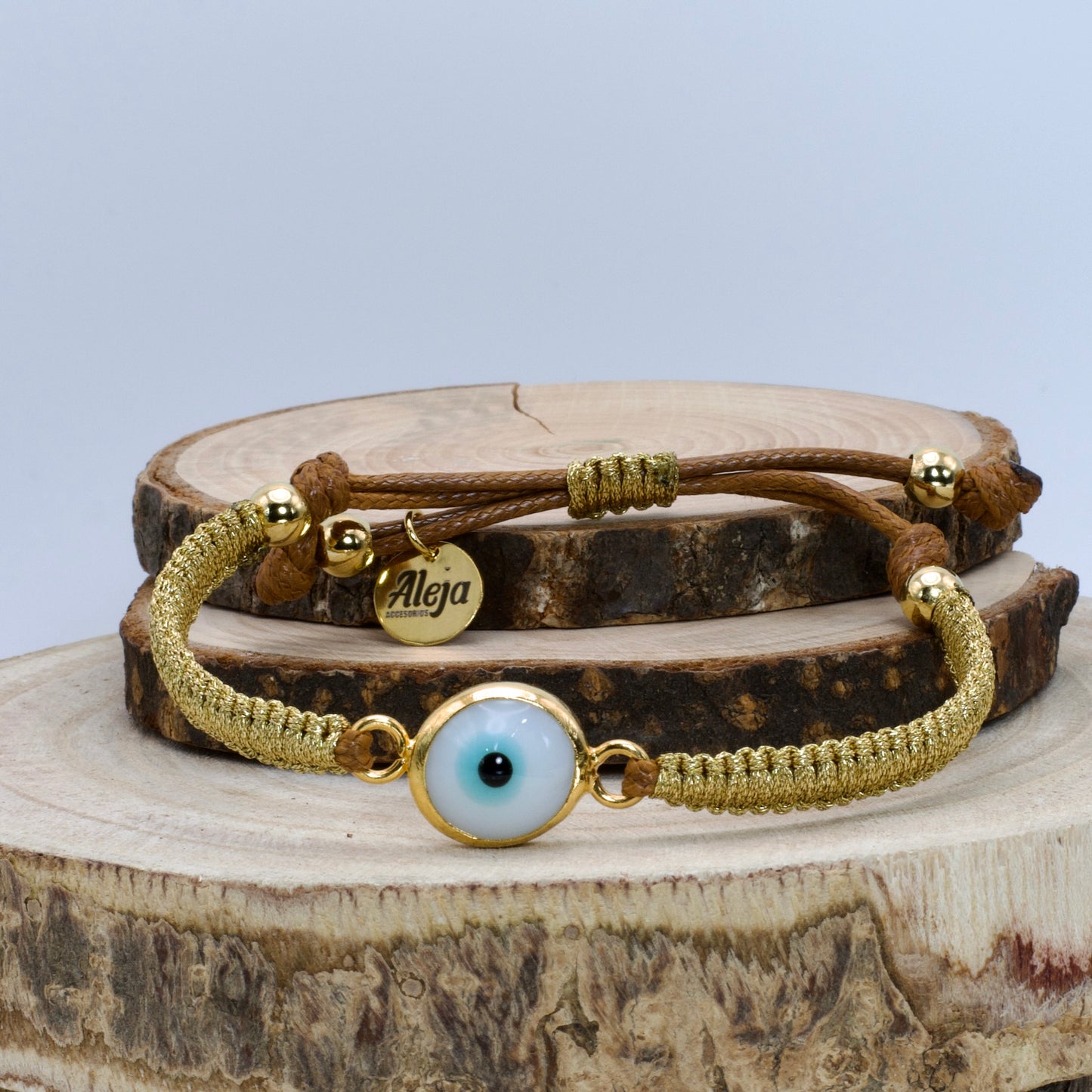 Pulsera de Ojo Turco con Tejido en Macramé Dorado