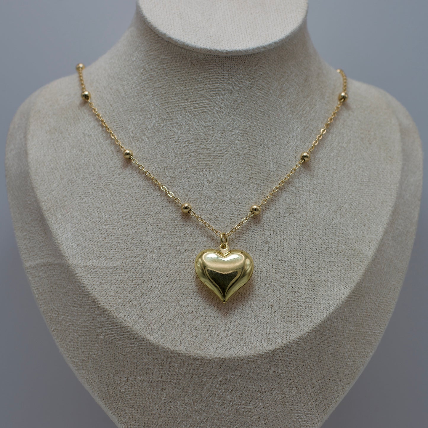 Chain with inflated heart