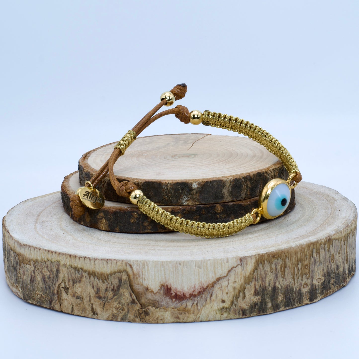 Pulsera de Ojo Turco con Tejido en Macramé Dorado