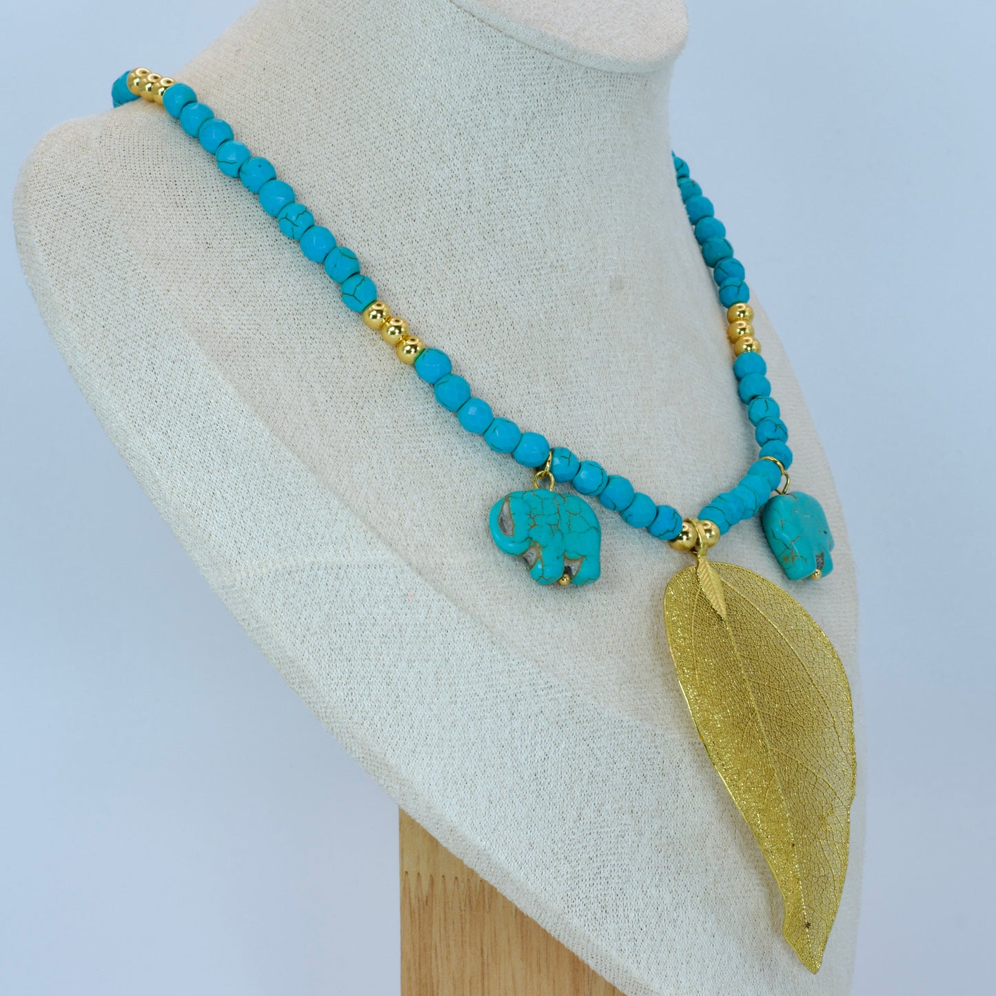 Collar Atila