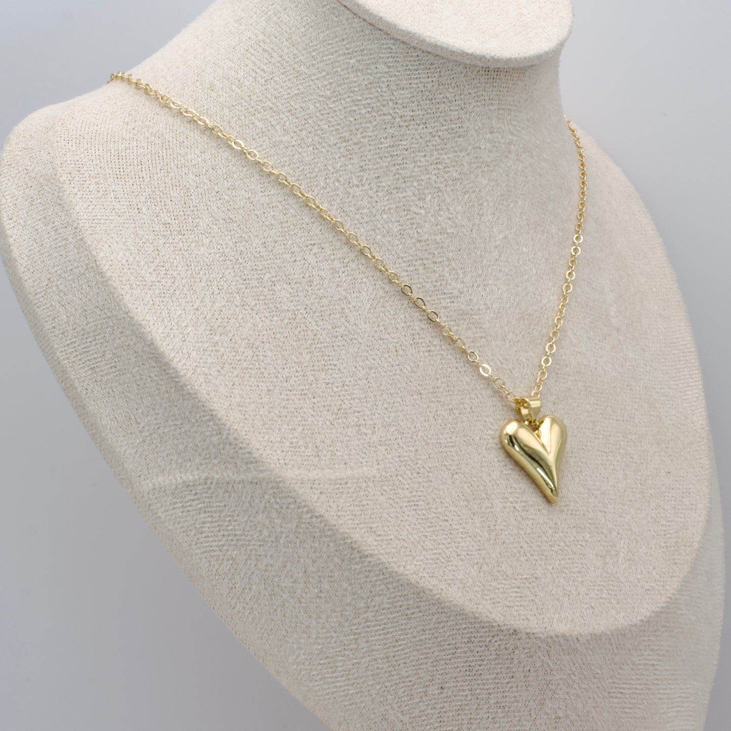 Cadena con Corazón Dorado