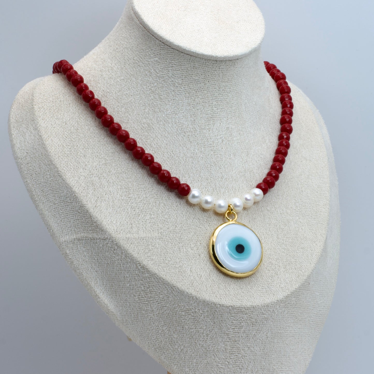 Collar Rojo de Ojo Turco