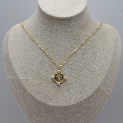 Cadena con Colgante de Cruz y Perlas